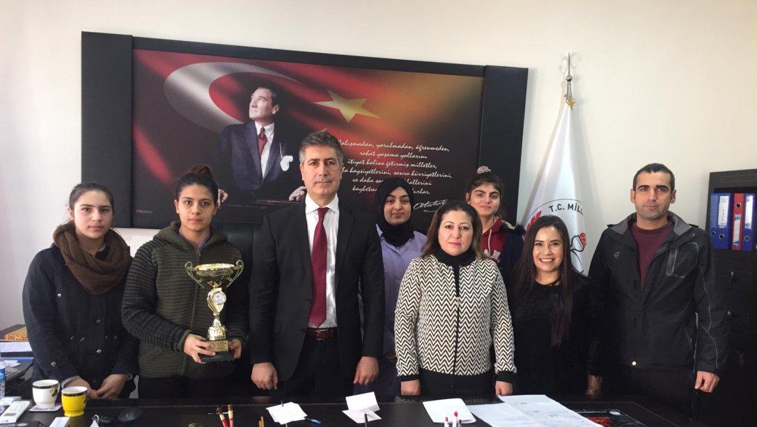 Ergani Mesleki ve Teknik Anadolu Lisesi Hentbol takımı 5 yıl ardarda il Şampiyonu oldu.