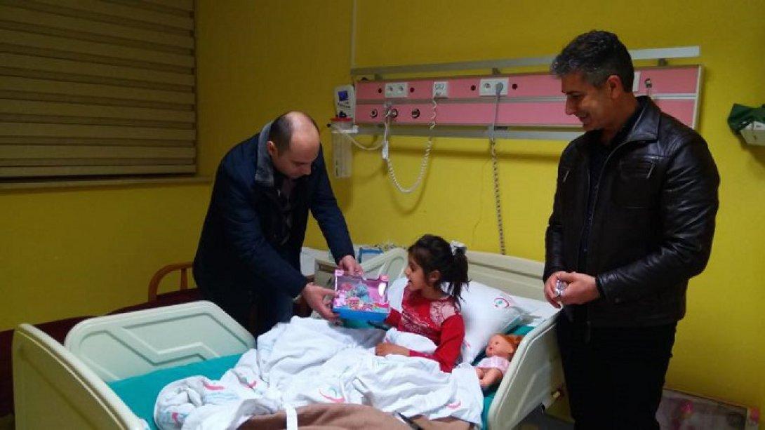Sayın Kaymakamımız Ve Müdürümüz, Rahatsızlanan Erganili Öğrencileri Araştırma Hastanesinde Ziyaret Etti.