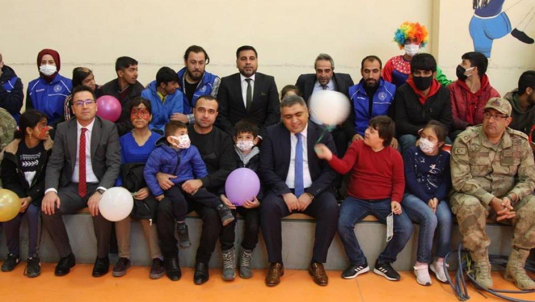 İlçe Milli Eğitim Müdürümüz Sayın Demir ERNEZ, 3 Aralık Dünya Engelliler Günü dolayısıyla İlçe Jandarma Komutanlığı, Ergani Belediyesi ve İlçe Gençlik Merkezinde yapılan etkinliklere katılım sağlandı.