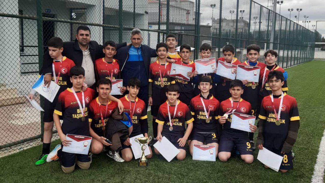 İlçemiz Çayönü ortaokulu Yıldızlar Futbol takımı  2021-2022 yılı okul sporları Futbol Yıldızlar Müsabakalrında ilimizde yapılan futbol turnuvasında il birincisi olmuştur.