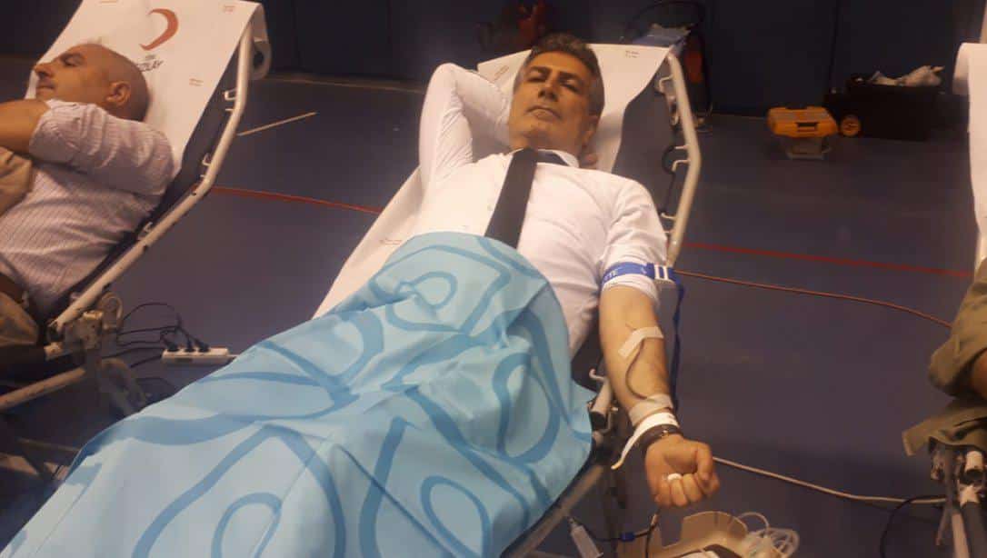 Kızılay'a Kan Stoklarının Sürekliliğini Sağlayabilmek İçin Kan Bağışında Bulunduk. 