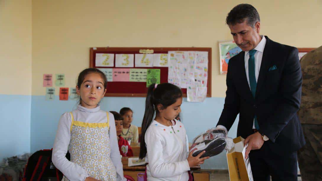 İlçe Milli Eğitim Müdürümüz Sayın Ahmet ATABEY, Canveren ilkokulu/İmamhatip Ortaokulu ve  Dereboyu İlkokulunu ziyaret etti, öğretmen ve öğretmenlerle sohbet etti.