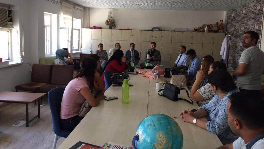 İlçe Milli Eğitim Müdürümüz Sayın Ebubekir EKİN Ergani Ortaokuluna okul ziyaretleri kapsamında ziyaret gerçekleştirerek öğretmen ve öğrencilerle sohbet etti.