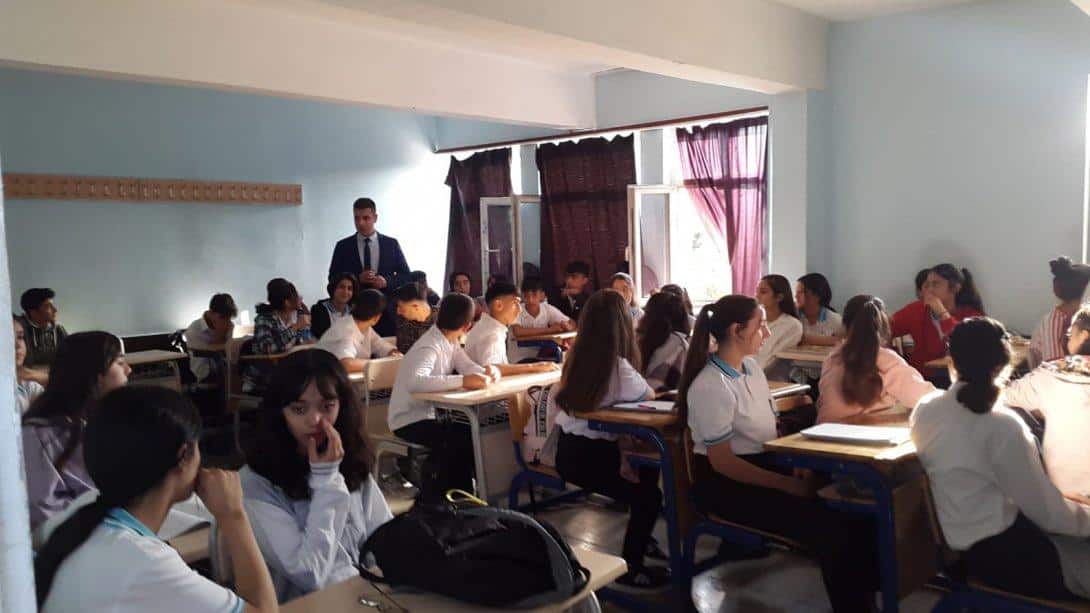 İlçe Milli Eğitim Müdürümüz Sayın Ebubekir EKİN, okul ziyaretleri kapsamında Ergani Anadolu Lisesini ziyarette bulunarak öğrencilerimizi sınıflarında ziyaret etti.