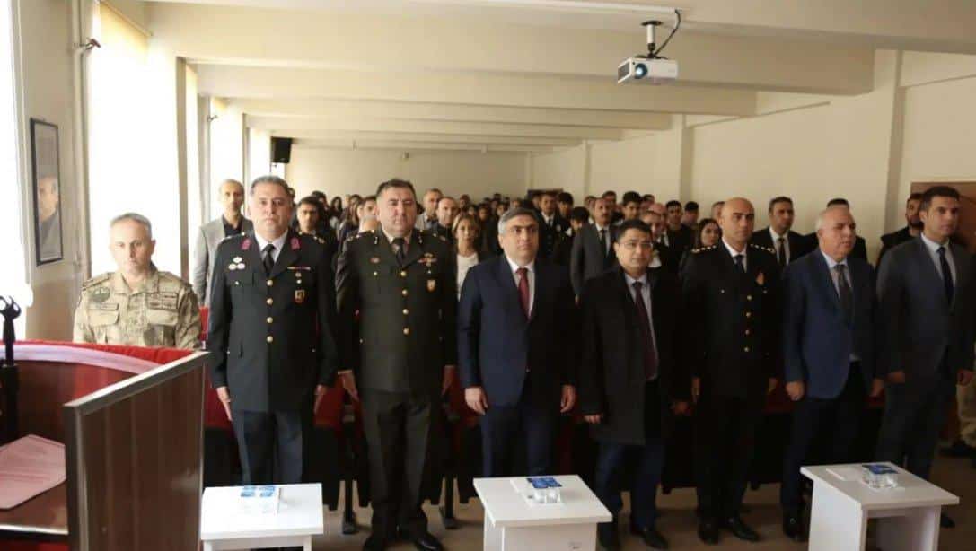 Süleyman Nazif Anadolu Lisesi'nde Cumhuriyetimizin kurucusu Gazi Mustafa Kemal Atatürk'ü anma programı düzenlendi.