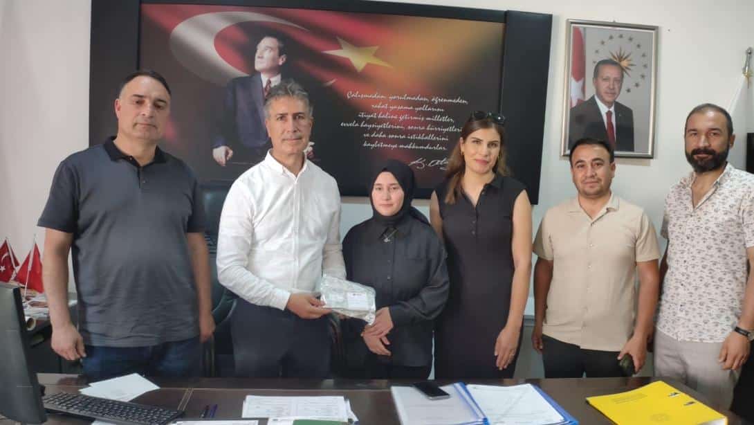 Ergani Sermet Yalçın Anadolu Lisesi Öğrencisi Nurşin  AYDOĞAN, Dilimizin Zenginlikleri Projesi Kapsamında İlimizde Yapılan Deneme Yazma Yarışmasında İl 1. Olmuştur.  Öğrencimizi tebrik ediyoruz. Emeği geçen öğretmenlerimize de teşekkür ediyoruz.